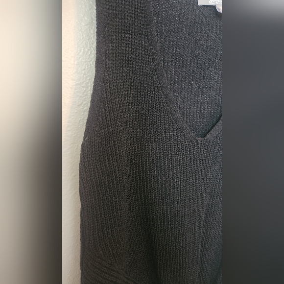 Junior's Black Sleeveless Sweater Top with Twist detail at waist Size XS - Picture 5 of 5